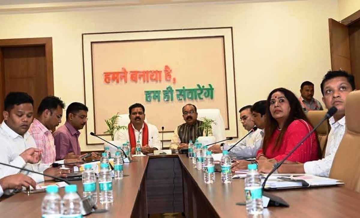 उप मुख्यमंत्री  अरुण साव और  विजय शर्मा  बस्तर ओलंपिक की तैयारियों की समीक्षा  करते