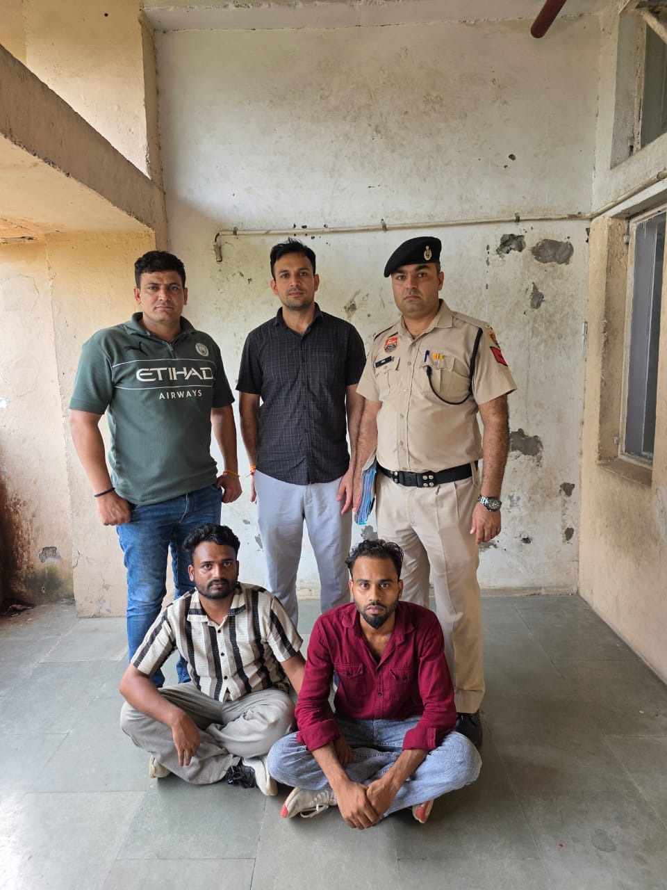पुलिस द्वारा गिरफ्तार किए गए आरोपित पुलिस द्वारा गिरफ्तार किए गए आरोपित
