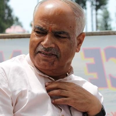 अशोक कौल ने सेब उत्पादकों के लिए पार्सल ट्रेन का स्वागत किया अशोक कौल ने सेब उत्पादकों के लिए पार्सल ट्रेन का स्वागत किया