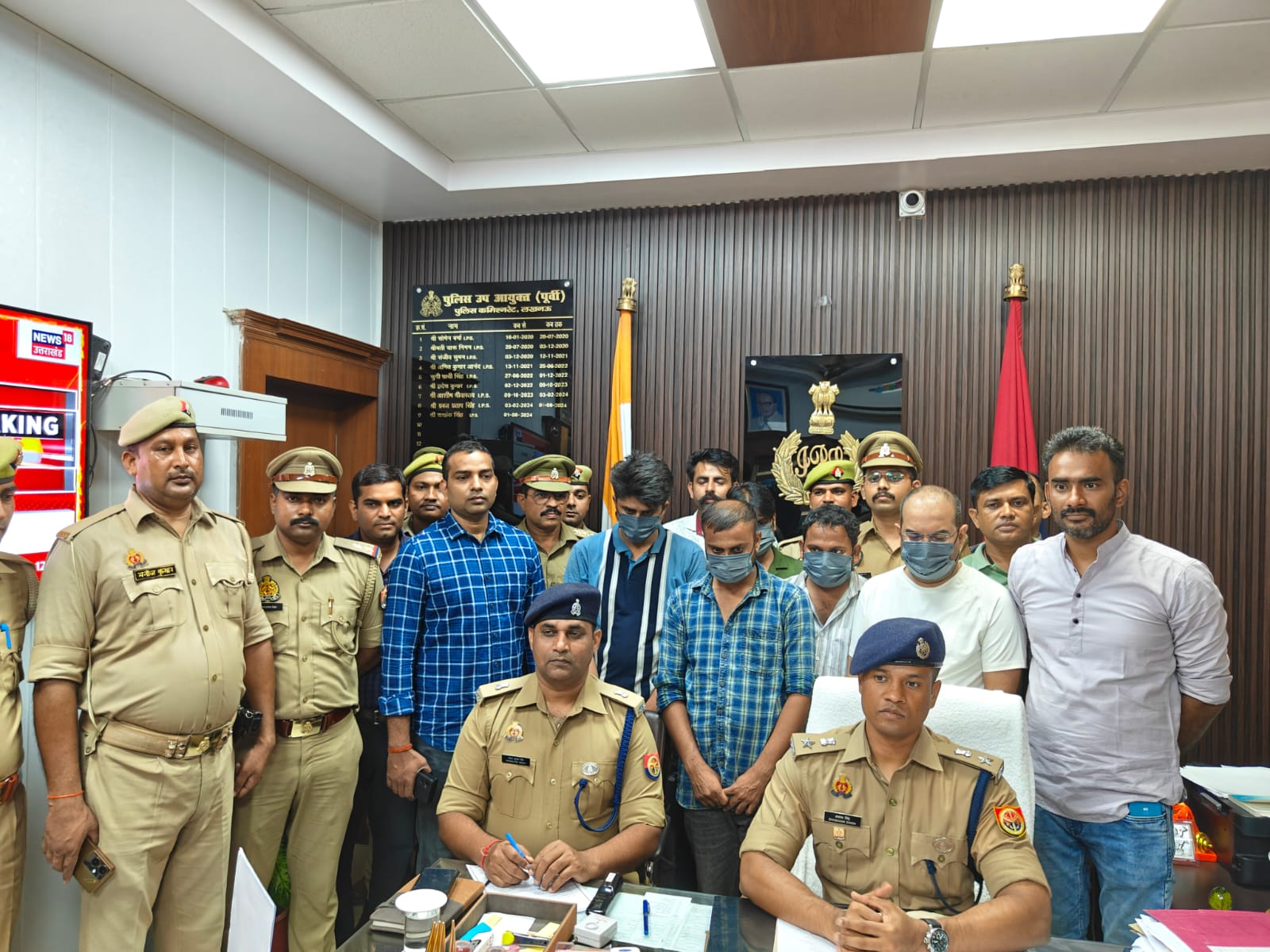 घटना का खुलासा करते डीसीपी पूर्वी और पकड़े गए अपराधी