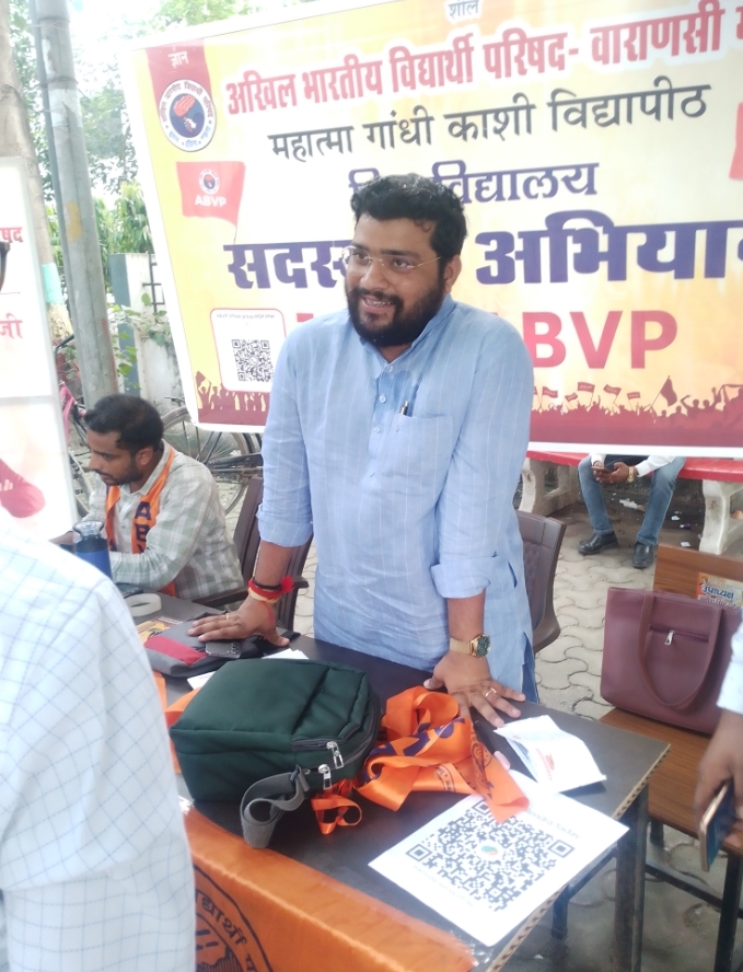 छात्र छात्राओं से वार्ता करते प्रांत संगठन मंत्री अभिलाष छात्र छात्राओं से वार्ता करते प्रांत संगठन मंत्री अभिलाष