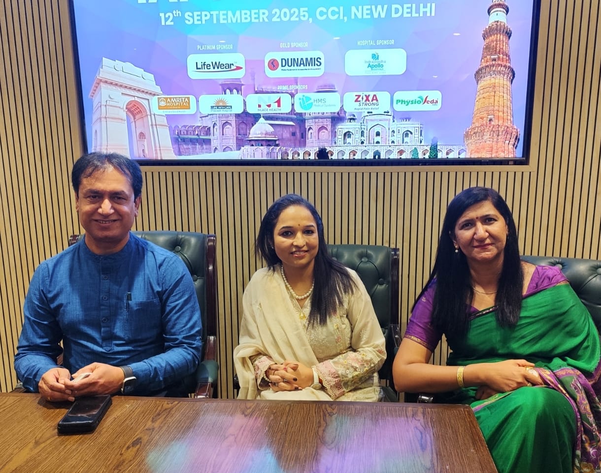 आईएपी के अध्यक्ष डॉ. संजीव झा, डॉ. पूजा सेठी और