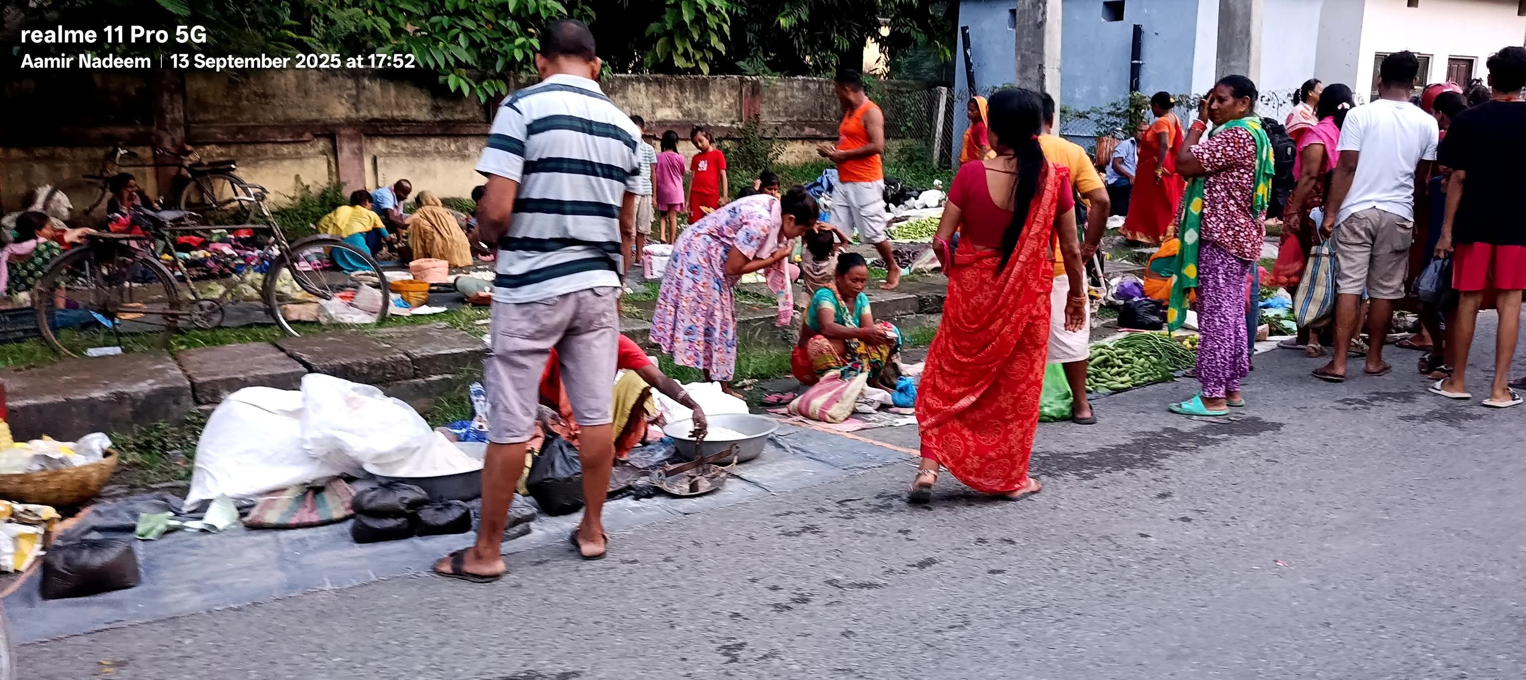 अररिया फोटो:सीमा पार नेपाल में हाट बाजार