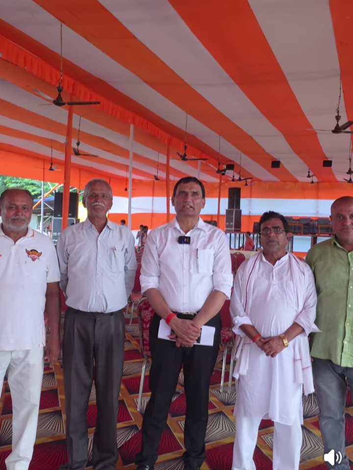जानकारी देते समाजसेवी जानकारी देते समाजसेवी