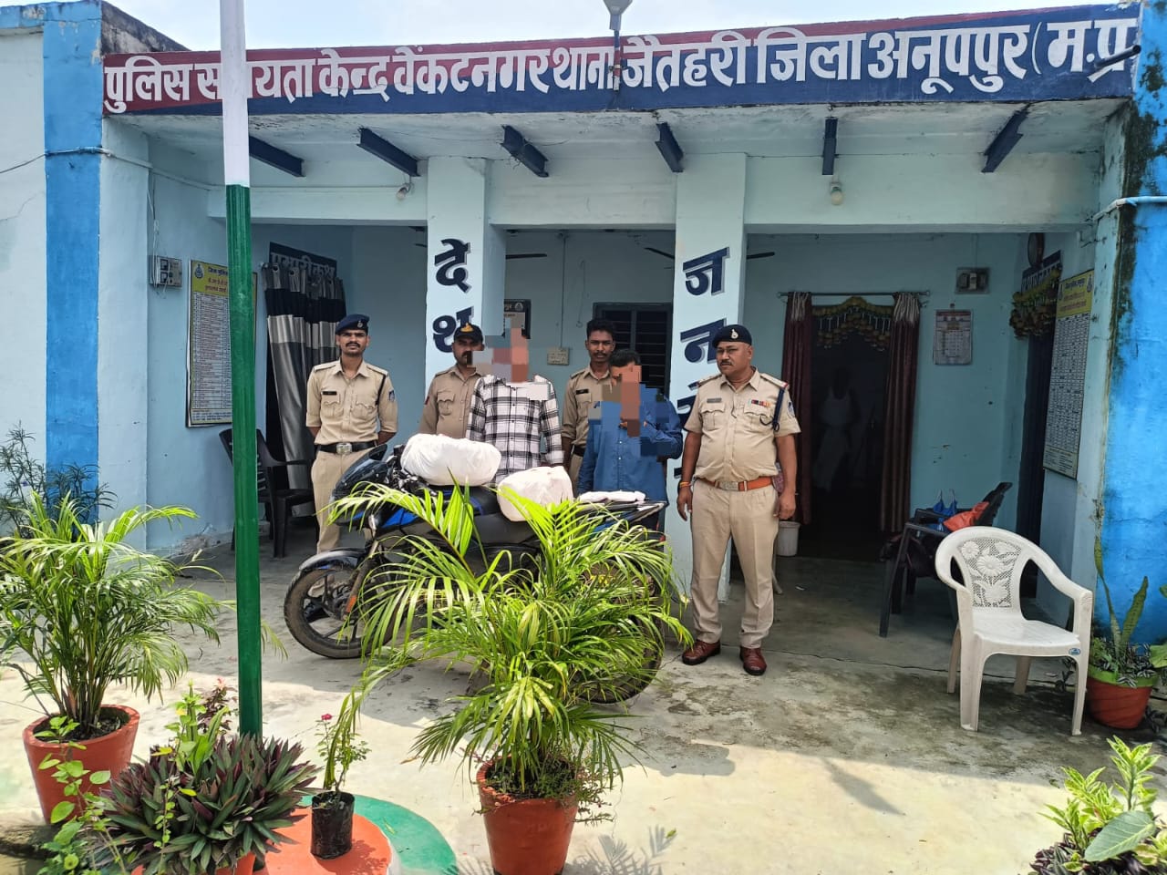 गांजा के साथ दाेनाे आराेपित गांजा के साथ दाेनाे आराेपित