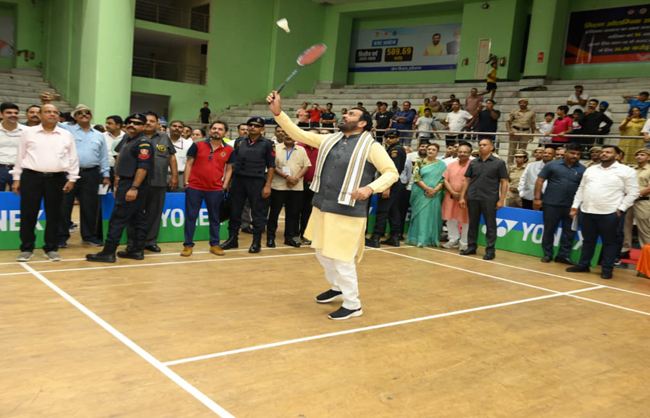 हरियाणा के मुख्यमंत्री नायब सैनी पंचकूला में बैडमिंटन खेलकर प्रतियाेगिता का उदघाटन करते हुए हरियाणा के मुख्यमंत्री नायब सैनी पंचकूला में बैडमिंटन खेलकर प्रतियाेगिता का उदघाटन करते हुए