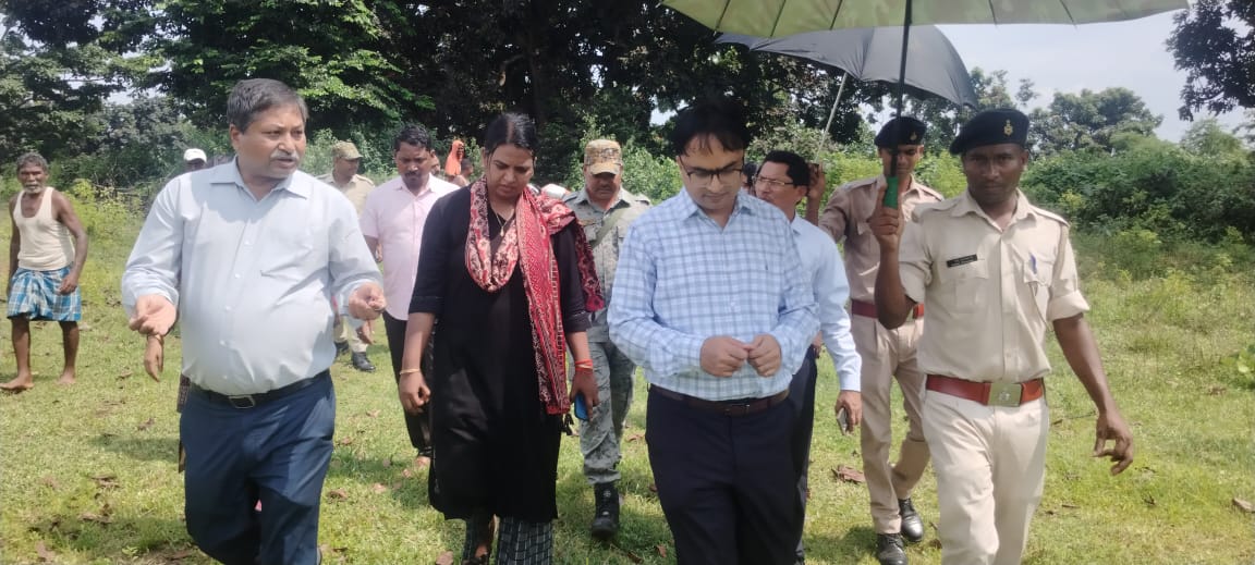 अधिकारियों के साथ डीसी ने किया निरीक्षण