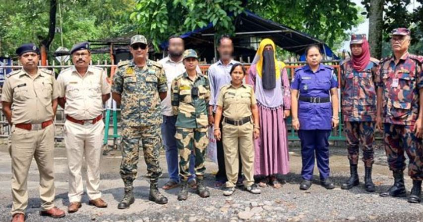 चेंगराबांधा अंतर्राष्ट्रीय इमीग्रेशन पहुंची युवती के साथ प्रशासन चेंगराबांधा अंतर्राष्ट्रीय इमीग्रेशन पहुंची युवती के साथ प्रशासन