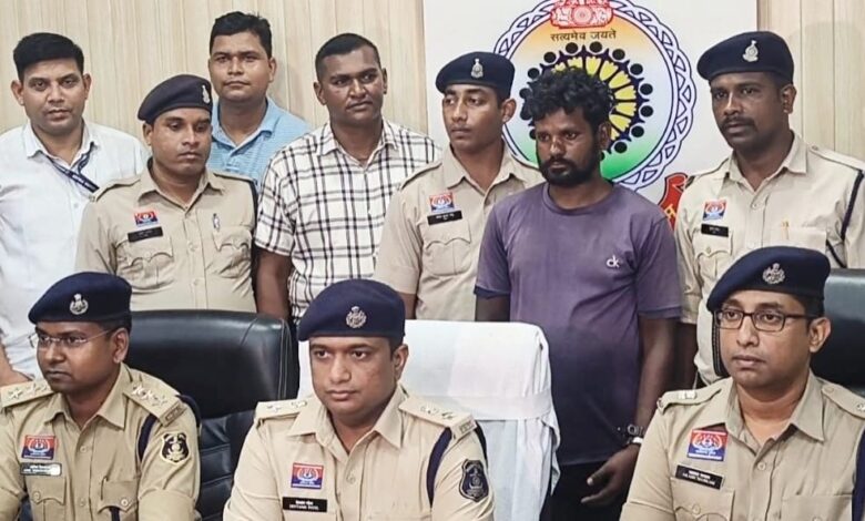 पुलिस के गिरफ्त में आरोपी