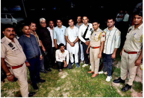 15 लाख रुपये की मादक पदार्थ अफीम सहित गिरफ्तार 15 लाख रुपये की मादक पदार्थ अफीम सहित गिरफ्तार