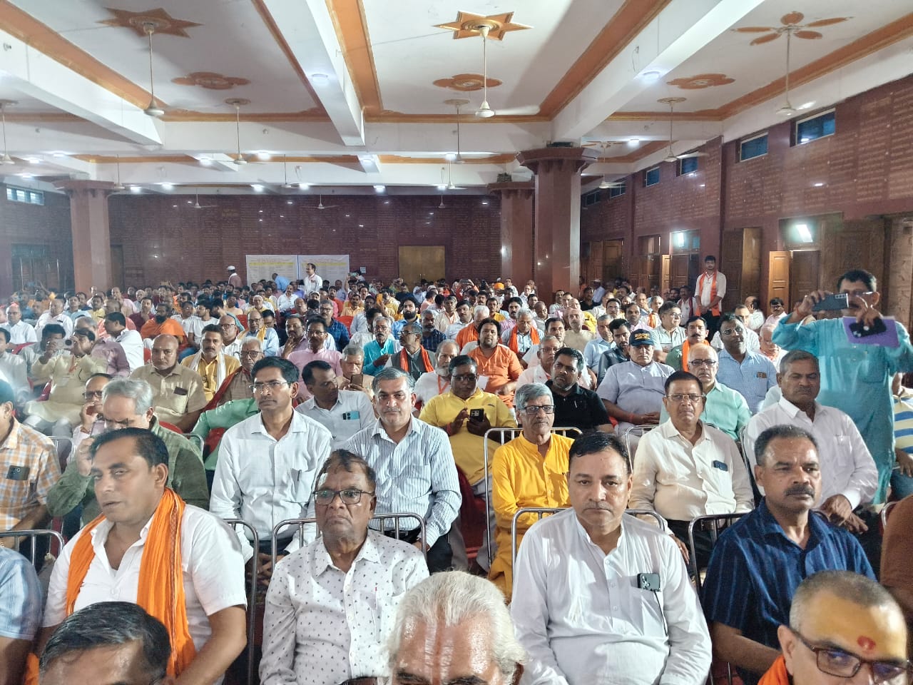 विहिप के प्रबुद्ध सम्मेलन का छाया चित्र