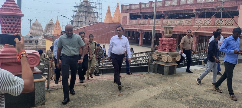 सीहोरः कलेक्टर-एसपी ने सलकनपुर मेले की व्यवस्थाओं का किया निरीक्षण सीहोरः कलेक्टर-एसपी ने सलकनपुर मेले की व्यवस्थाओं का किया निरीक्षण