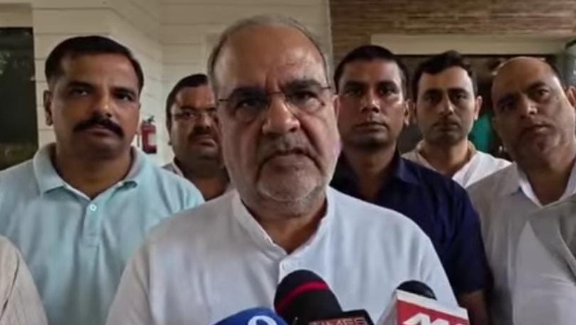 मुरादाबाद में पत्रकारों से वार्ता करते भाजपा प्रदेश अध्यक्ष चौधरी भूपेंद्र सिंह । मुरादाबाद में पत्रकारों से वार्ता करते भाजपा प्रदेश अध्यक्ष चौधरी भूपेंद्र सिंह ।