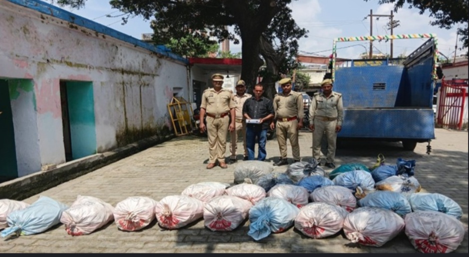 कन्नौज: बड़ी मात्रा में विस्फोटक का जखीरा बरामद कर पुलिस ने अनहोनी को टाला कन्नौज: बड़ी मात्रा में विस्फोटक का जखीरा बरामद कर पुलिस ने अनहोनी को टाला