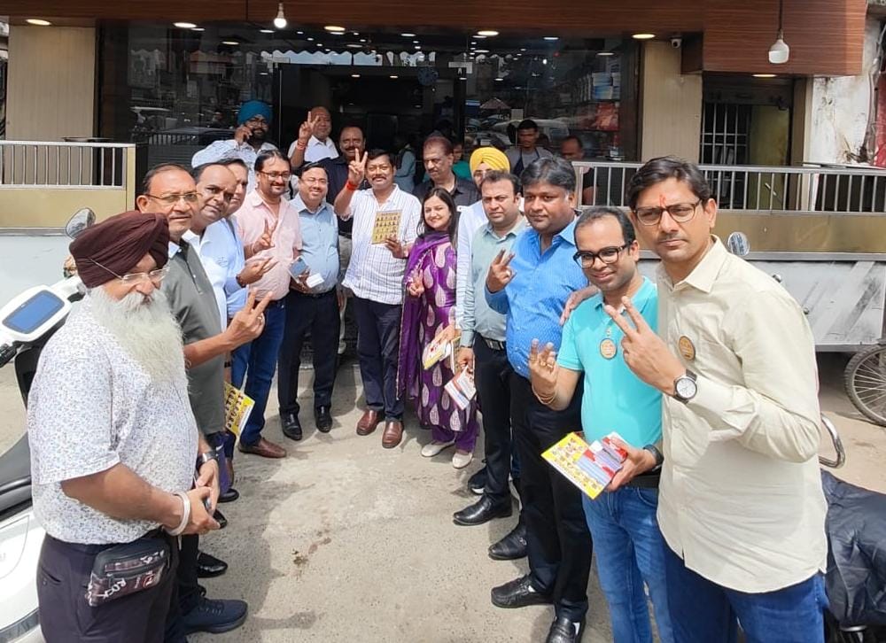 प्रचार करते तुलसी टीम के प्रत्‍याशी और अन्‍य सदस्‍य