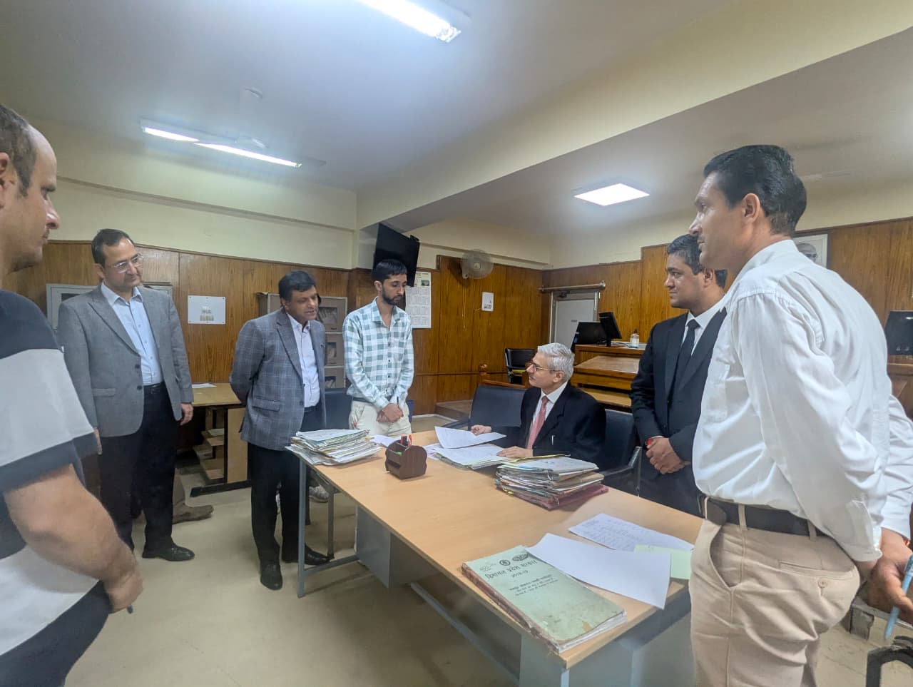 लोक अदालत की कार्रवाई । लोक अदालत की कार्रवाई ।