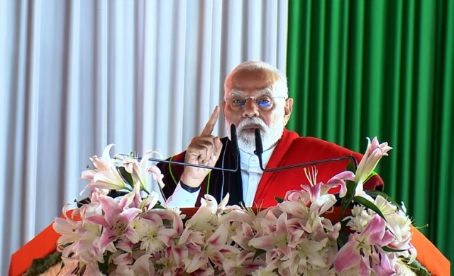 प्रधानमंत्री नरेन्द्र मोदी शनिवार को मणिपुर के चूड़ाचांदपुर में जनसभा को संबोधित करते हुए प्रधानमंत्री नरेन्द्र मोदी शनिवार को मणिपुर के चूड़ाचांदपुर में जनसभा को संबोधित करते हुए