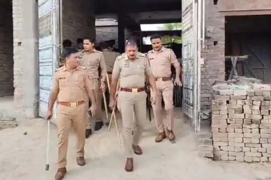 मौके पर मौजूद पुलिस