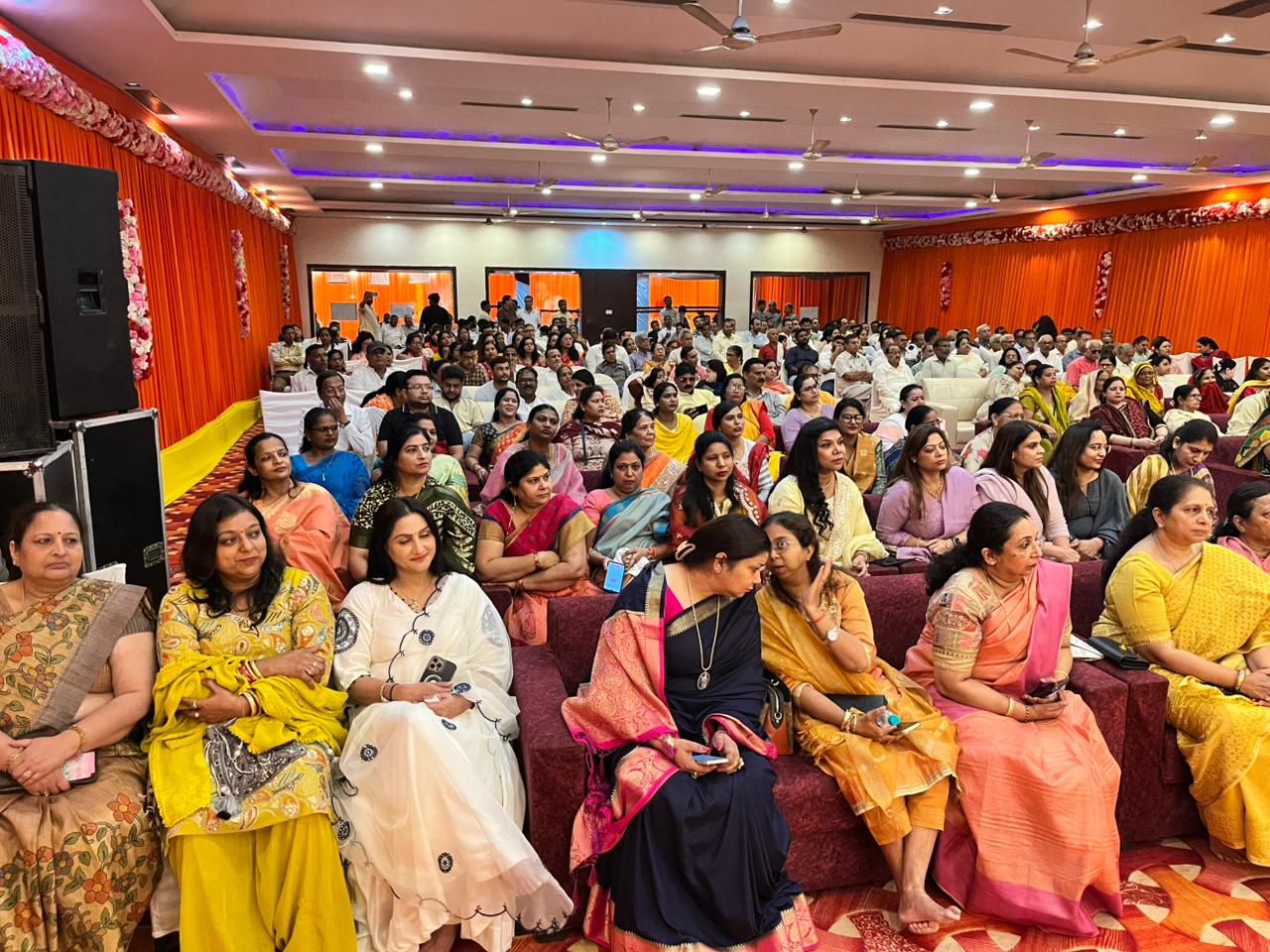 राही होटल में आयोजित हो रही श्रीमदभागवत कथा में उपस्थित श्रद्धालु। राही होटल में आयोजित हो रही श्रीमदभागवत कथा में उपस्थित श्रद्धालु।