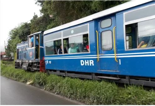 न्यू जलपाईगुड़ी से दार्जिलिंग रूट पर टॉय ट्रेन सेवा रद्द