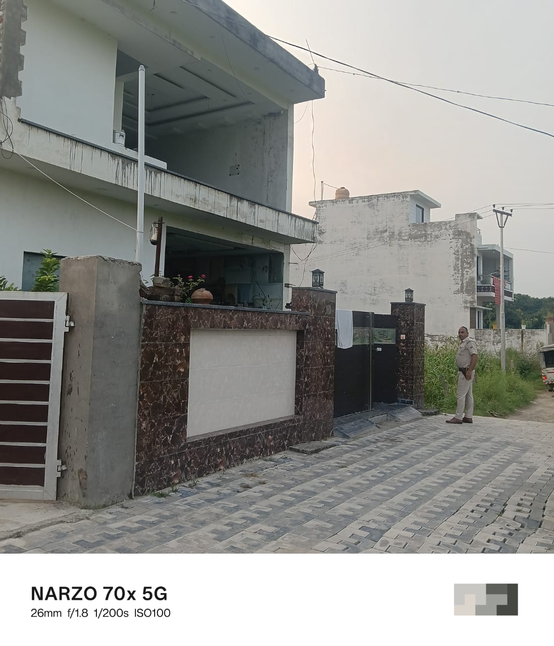 जब्त किया ल गया घर।