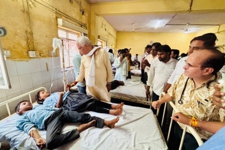 मंत्री डॉ. किरोड़ी लाल मीणा भी जिला चिकित्सालय पहुंचे और बच्चों की तबीयत के बारे में जानकारी ली। मंत्री डॉ. किरोड़ी लाल मीणा भी जिला चिकित्सालय पहुंचे और बच्चों की तबीयत के बारे में जानकारी ली।