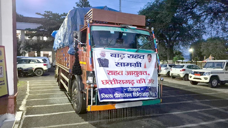 बाढ़ पीड़ितों के लिये राहत सामग्री भेजी बाढ़ पीड़ितों के लिये राहत सामग्री भेजी