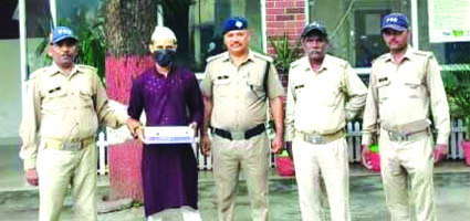 पुलिस गिरफ्त में आरोपित