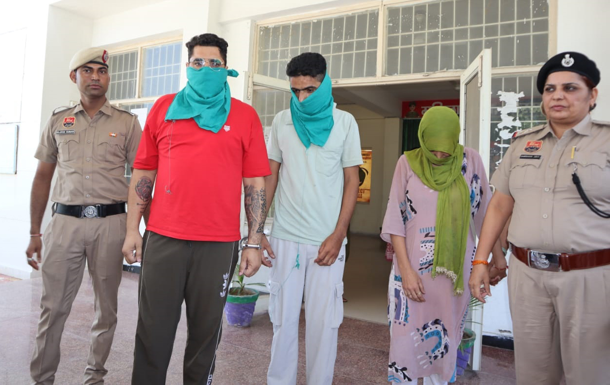 पकड़े गए आरोपी पुलिस गिरफ्त में। पकड़े गए आरोपी पुलिस गिरफ्त में।