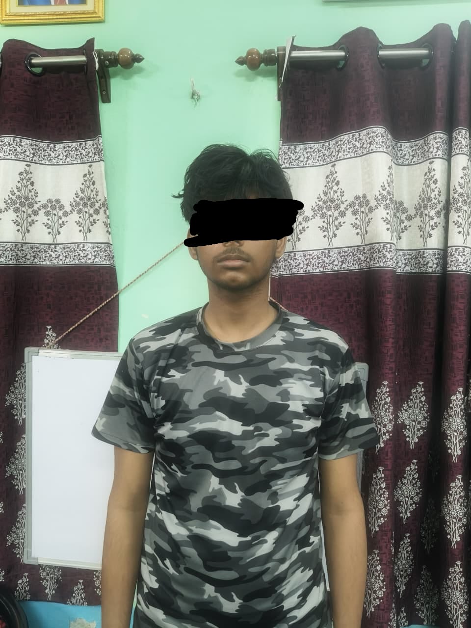 गिरफ्तार शख्स गिरफ्तार शख्स