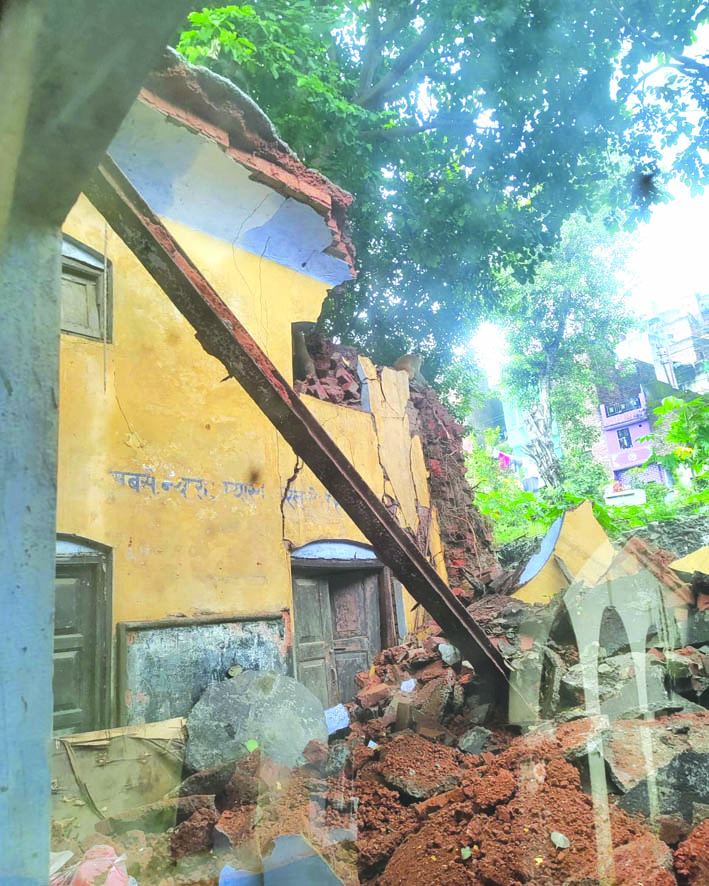 क्षतिग्रस्त भवन क्षतिग्रस्त भवन