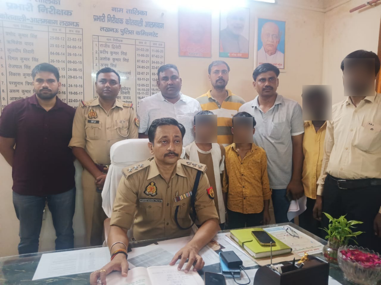 घटना का खुलासा करते पुलिस, बरामद बच्चे