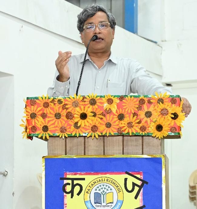 सम्बोधित करते नित्यानंद सिंह