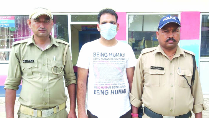 पुलिस गिरफ्त मंे आरोपित पुलिस गिरफ्त मंे आरोपित