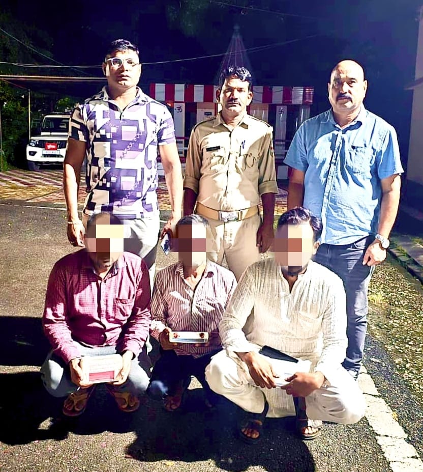 पुलिस द्वारा गिरफ्तार सट्टा कारोबारी पुलिस द्वारा गिरफ्तार सट्टा कारोबारी