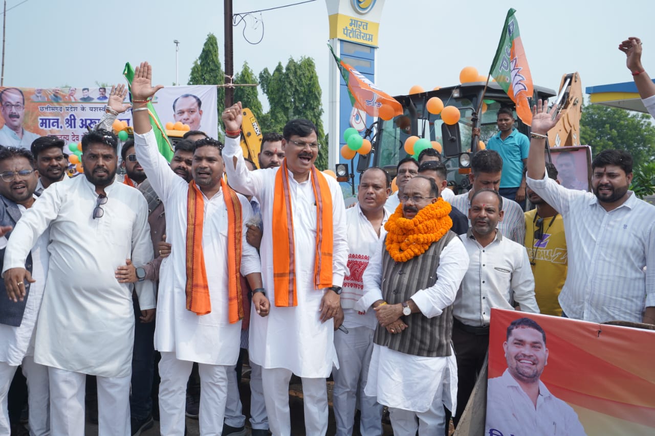 जांजगीर-नैला में ऐतिहासिक बुलडोज़र रैली के साथ उप मुख्यमंत्री अरुण साव जी का भव्य स्वागत किया गया।