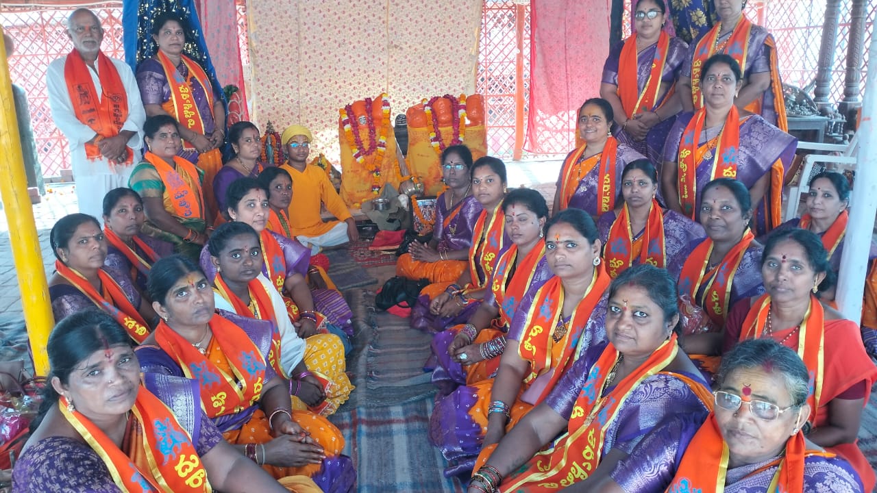 राम मन्दिर में हनुमान चालीसा राम मन्दिर में हनुमान चालीसा