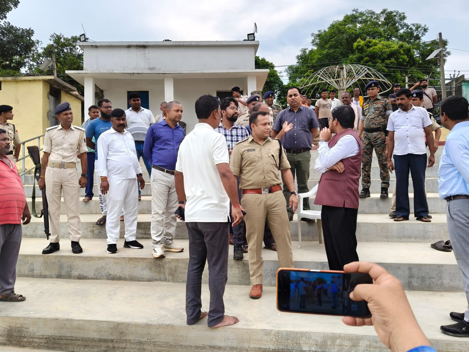 निरीक्षण करते डीडीसी और सिटी एसपी