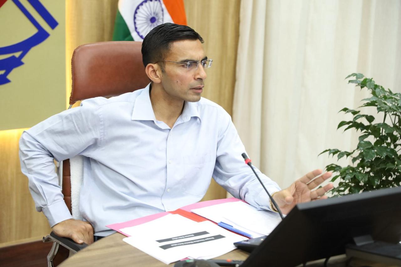 जिलाधिकारी देहरादून।