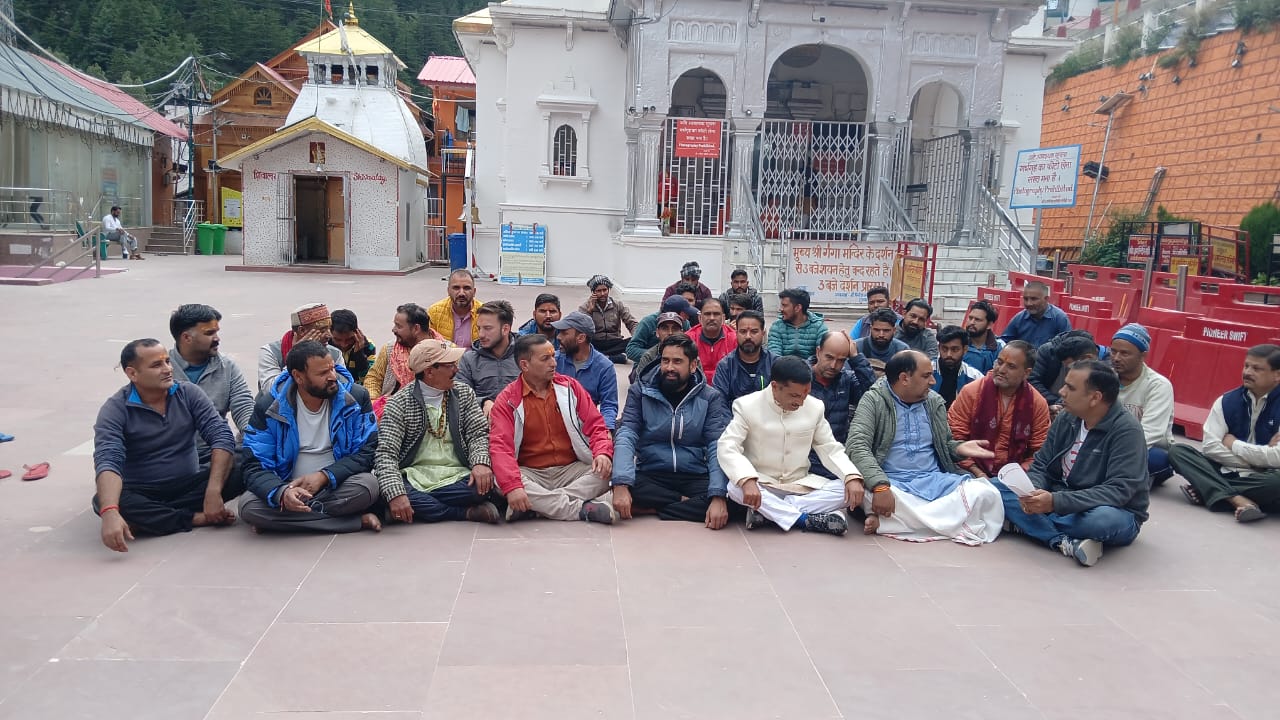 विभिन्न मांगों को लेकर गंगोत्री धाम के व्यापारियों ने डीएम को लिखा पत्र