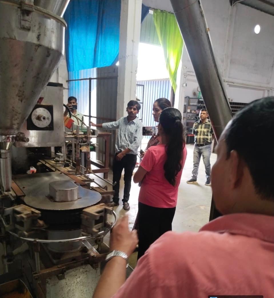 *विश्वविद्यालय के गृह विज्ञान विभाग की एम.एससी. फूड टेक्नोलॉजी की छात्राओं का नौतनवां स्थित मसाला फैक्ट्री का शैक्षिक भ्रमण*
