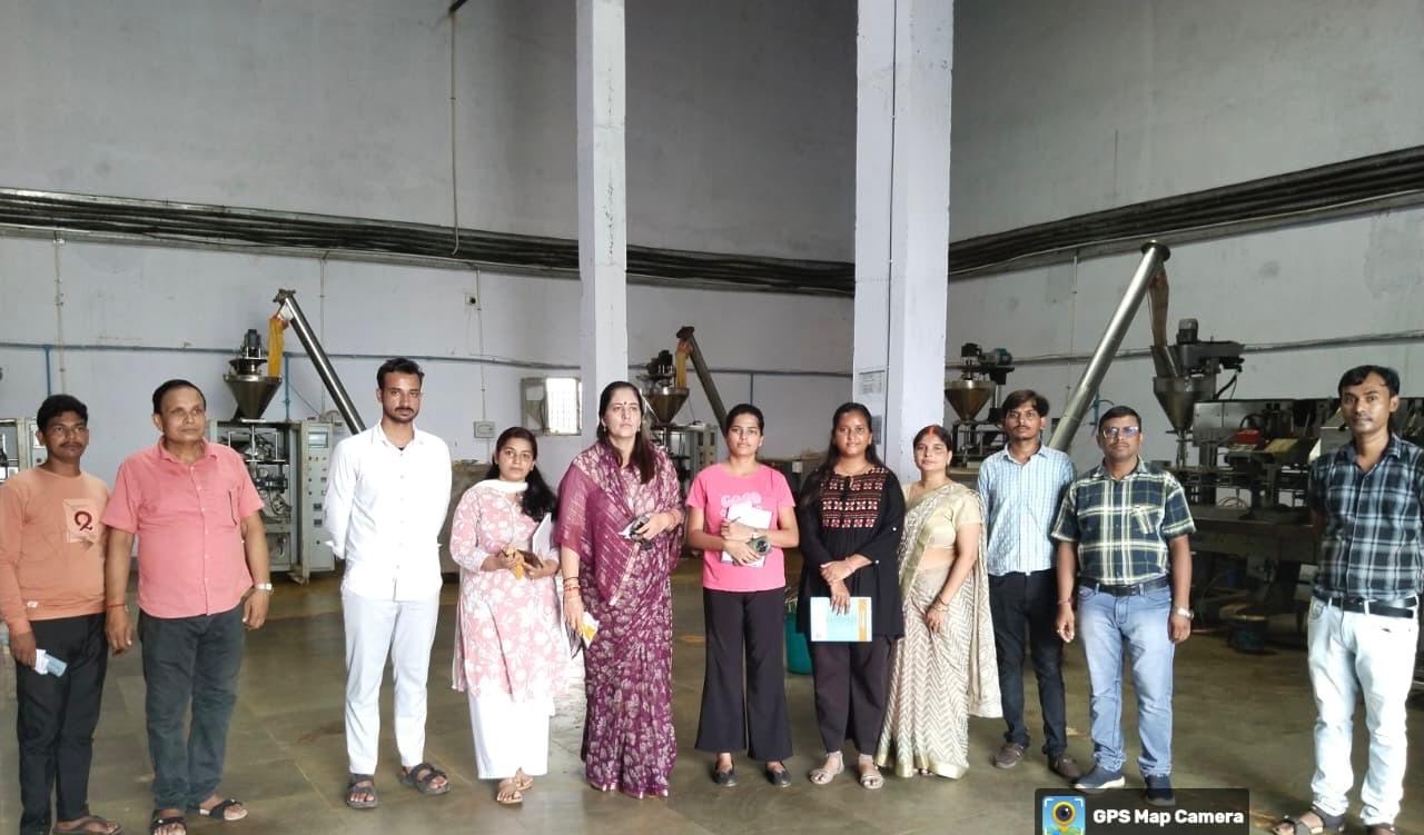 *विश्वविद्यालय के गृह विज्ञान विभाग की एम.एससी. फूड टेक्नोलॉजी की छात्राओं का नौतनवां स्थित मसाला फैक्ट्री का शैक्षिक भ्रमण*