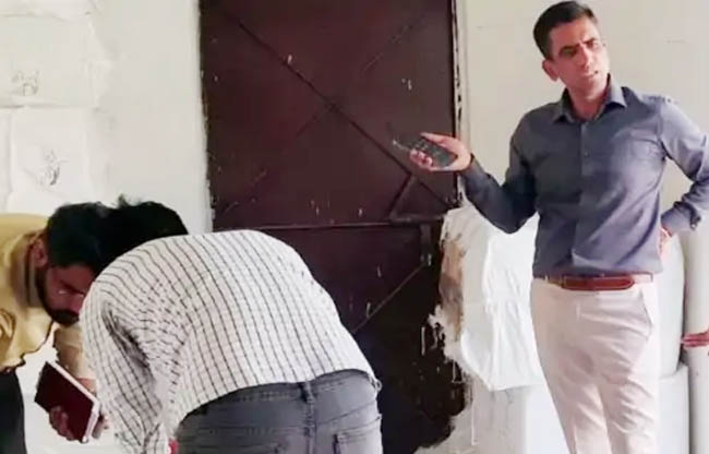 सोनीपत: सनपेड़ा रोड स्थित एक फैक्ट्री के गोदाम में विष्फोटक पदार्थ पर कार्रवाई करते हुए