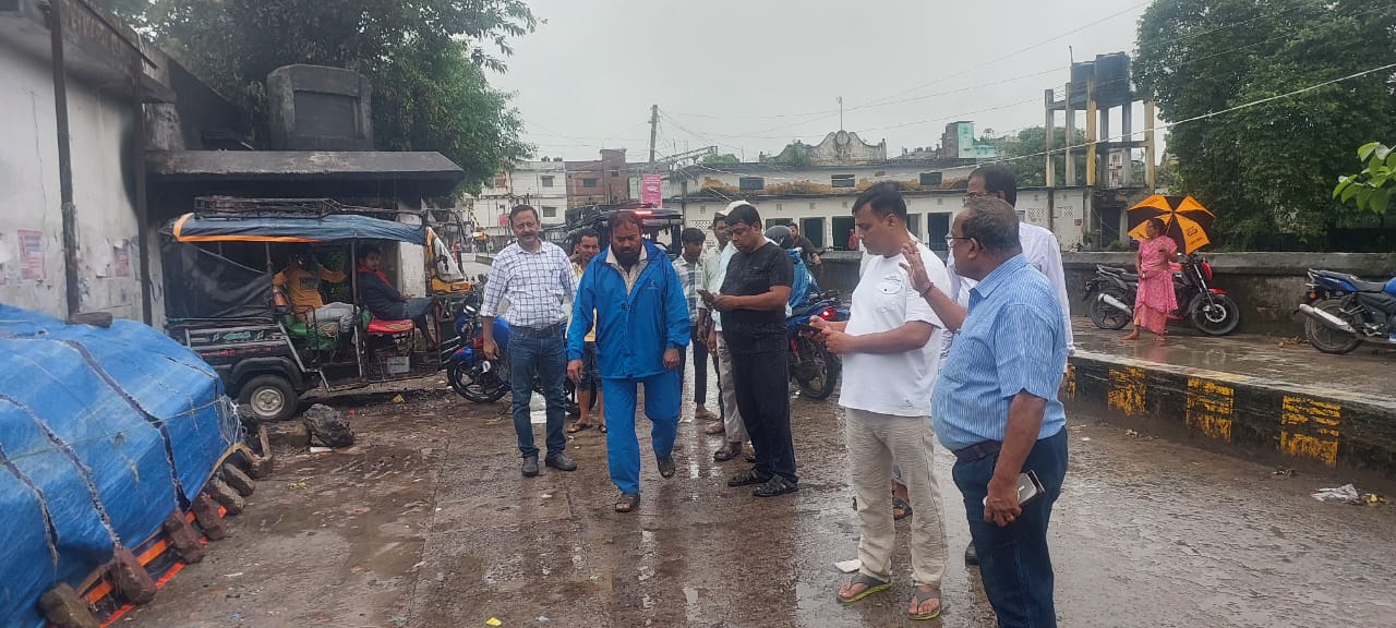 अररिया फोटो:जांच करते स्वास्थ्य विभाग को टीम