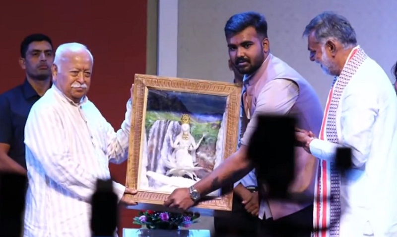 इंदौर में ‘परिक्रमा कृपा सार’ पुस्तक विमोचन कार्यक्रम में सरसंघचालक डॉ. मोहन भागवत