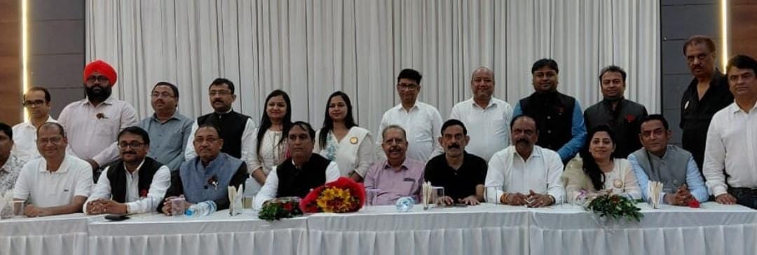 बैठक में तुलसी टीम समेत अन्य व्यापारीगण बैठक में तुलसी टीम समेत अन्य व्यापारीगण