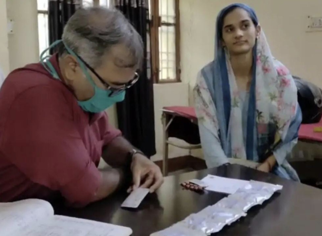 चार दर्जन से ज्यादा मरीज बुखार से पीड़ित मिले