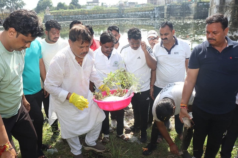 सागरताल पर चलाया विशेष स्वच्छता अभियान