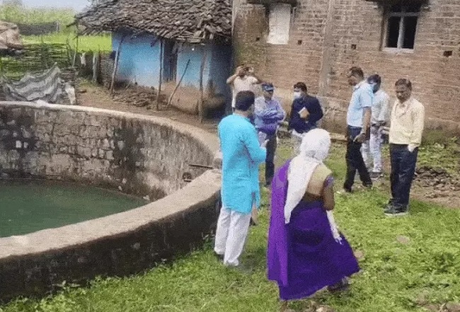 मंडलाः ग्राम सिमरिया में उल्टी-दस्त की शिकायत मिलने पर पहुंची स्वास्थ्य विभाग की टीम