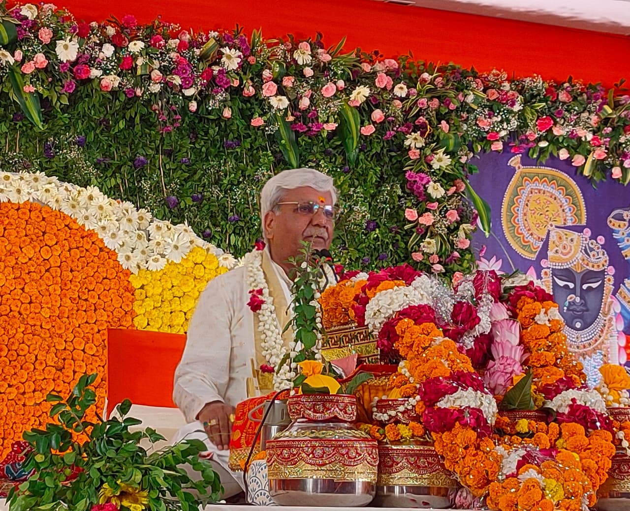 राही होटल में श्रीमद् भागवत कथा का रसपान कराते आचार्य डा जगदीश प्रसाद कोठारी। राही होटल में श्रीमद् भागवत कथा का रसपान कराते आचार्य डा जगदीश प्रसाद कोठारी।
